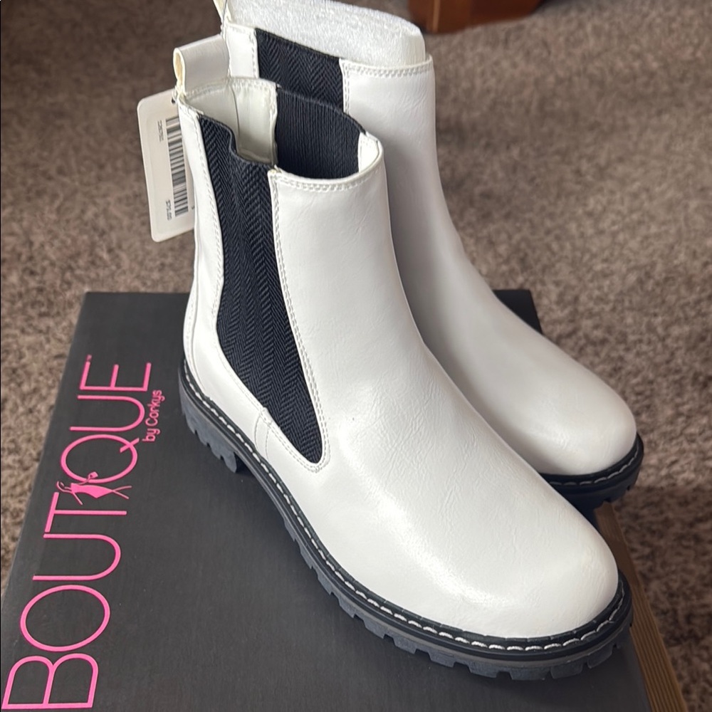 White Ankle Boots women’s 9